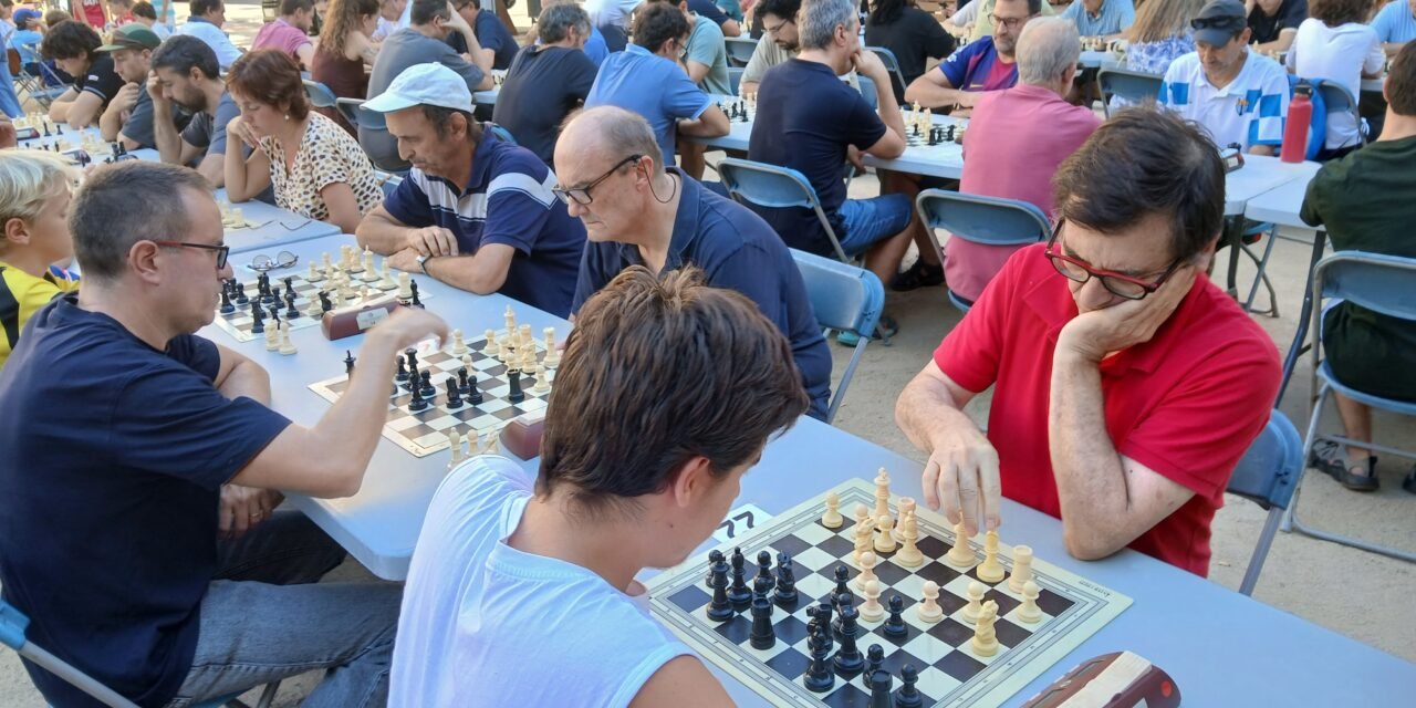 Agraïments per la col·laboració als setzens Escacs a la Fresca