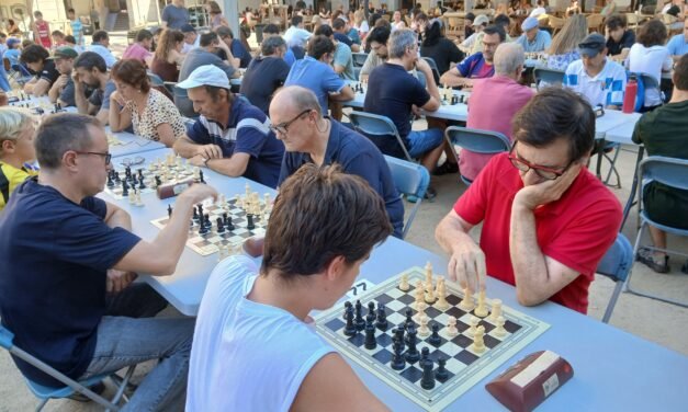 Agraïments per la col·laboració als setzens Escacs a la Fresca